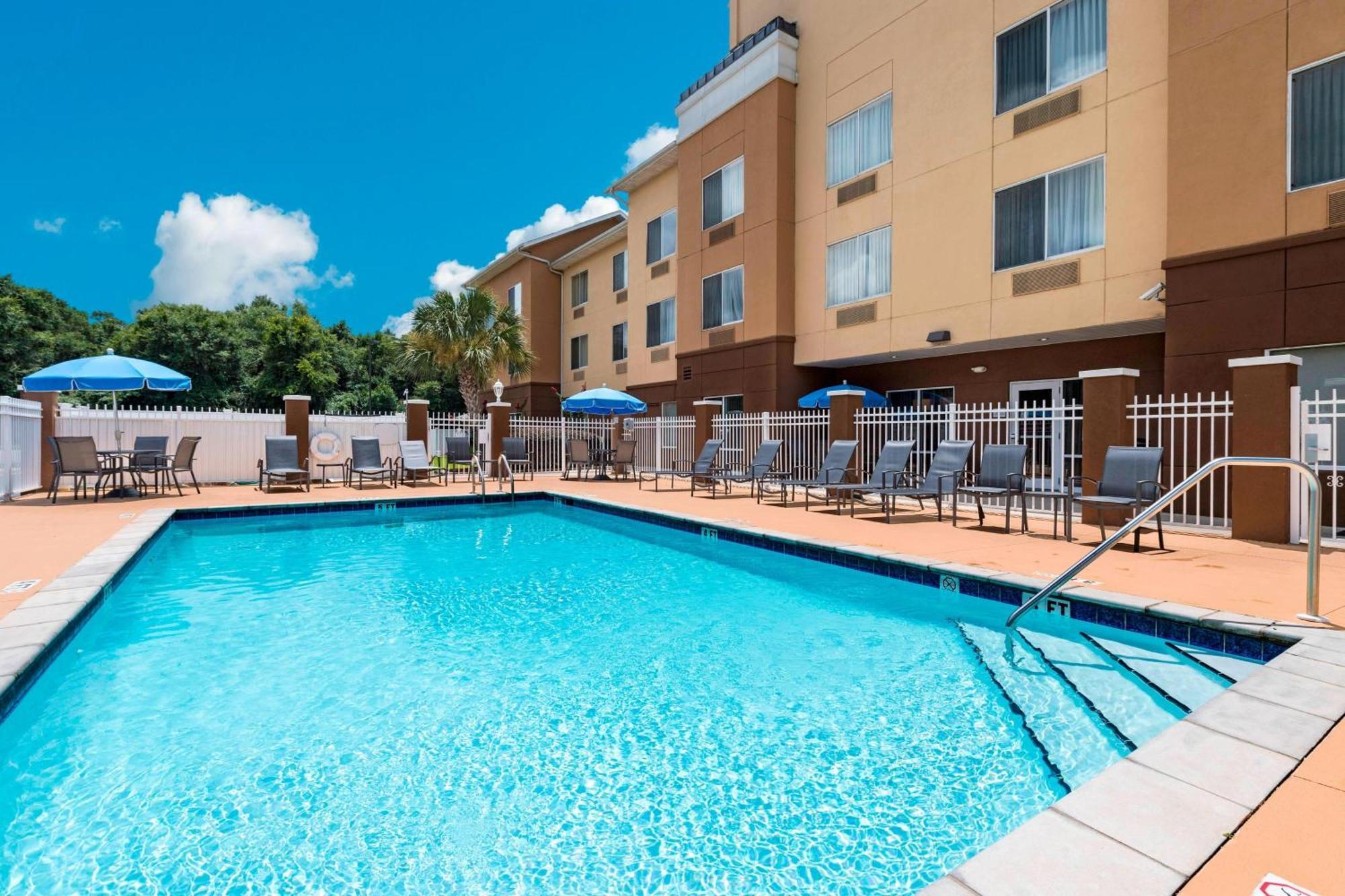 Fairfield Inn & Suites Marianna Buitenkant foto